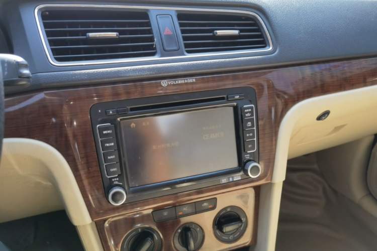 Used Volkswagen Lavida 2013 1.4TSI DSG Comfort Edition Audio And AC Panel