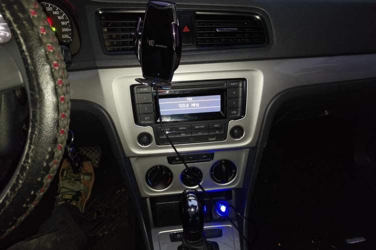 Used Volkswagen Lavida 2013 Revised Classic 1.6L Automatic Fashion Edition Audio And AC Panel