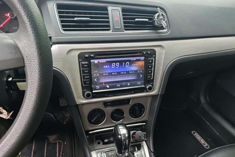 Used Volkswagen Lavida 2013 Restyled Classic 1.6L Automatic Comfort Edition Audio And AC Panel