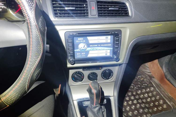 Used Volkswagen Lavida 2013 Restyled Classic 1.6L Automatic Comfort Edition Audio And AC Panel