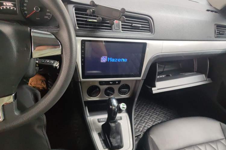 Used Volkswagen Lavida 2013 Revised Classic 1.6L Automatic Fashion Edition Audio And AC Panel