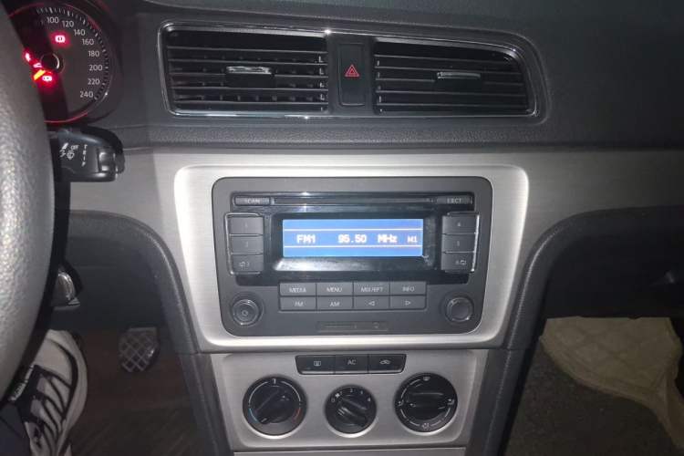 Used Volkswagen Lavida 2013 1.4TSI Manual Comfort Edition Audio And AC Panel