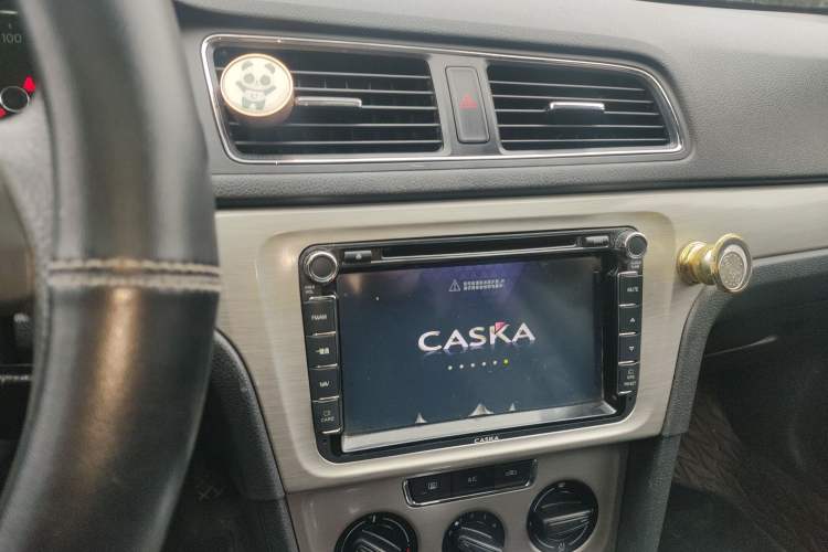 Used Volkswagen Lavida 2013 Restyled Classic 1.6L Automatic Comfort Edition Audio And AC Panel