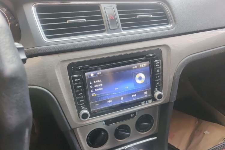 Used Volkswagen Lavida 2013 Restyled Classic 1.6L Automatic Comfort Edition Audio And AC Panel