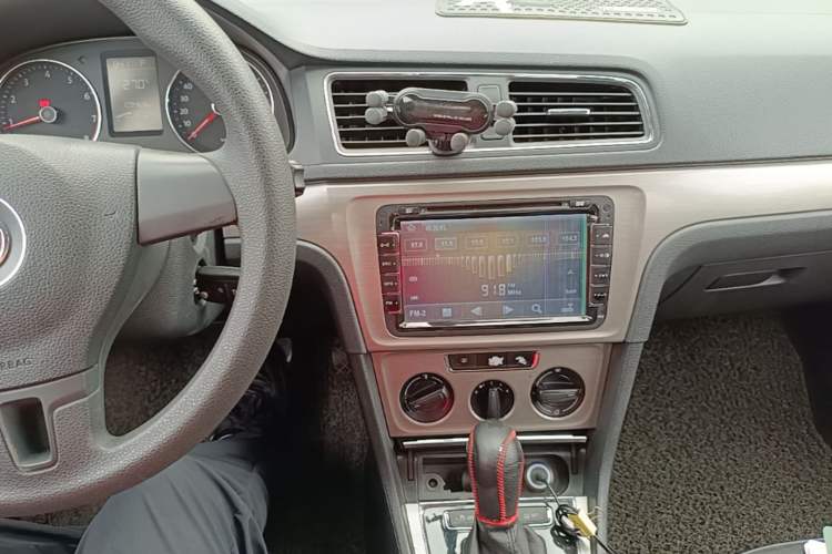 Used Volkswagen Lavida 2013 Restyled Classic 1.6L Automatic Comfort Edition Audio And AC Panel