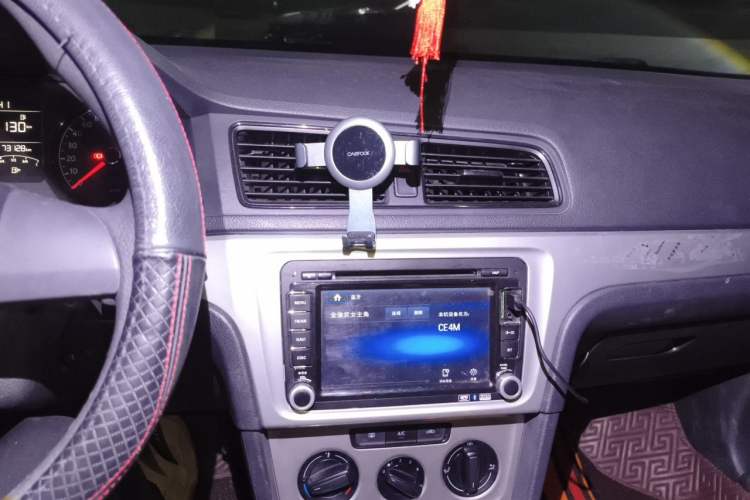Used Volkswagen Lavida 2013 Revised Classic 1.6L Manual Fashion Edition Audio And AC Panel