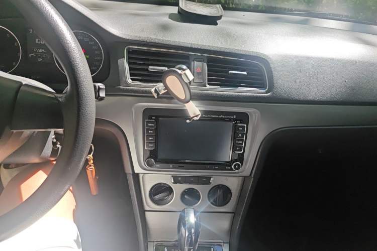 Used Volkswagen Lavida 2013 Restyled Classic 1.6L Automatic Comfort Edition Audio And AC Panel