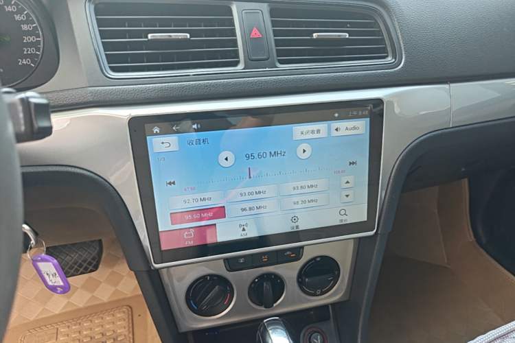 Used Volkswagen Lavida 2013 Revised Classic 1.6L Automatic Fashion Edition Audio And AC Panel