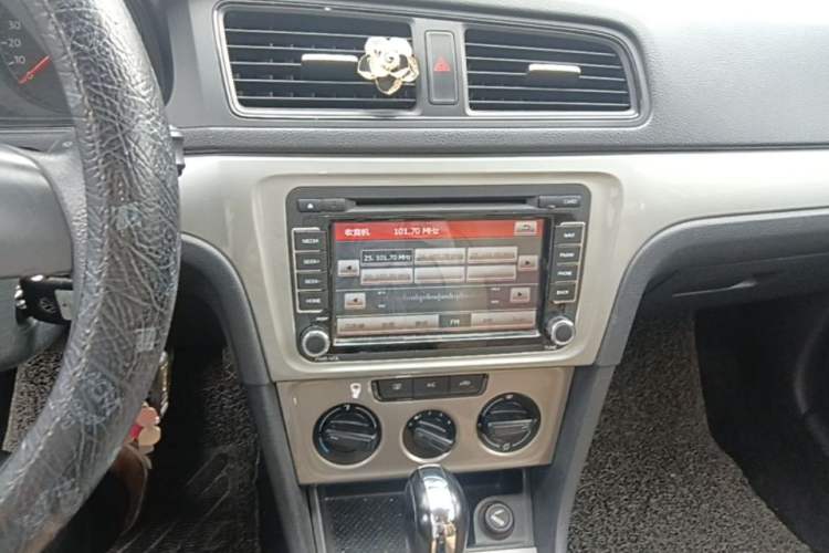 Used Volkswagen Lavida 2013 Revised Classic 1.6L Automatic Fashion Edition Audio And AC Panel
