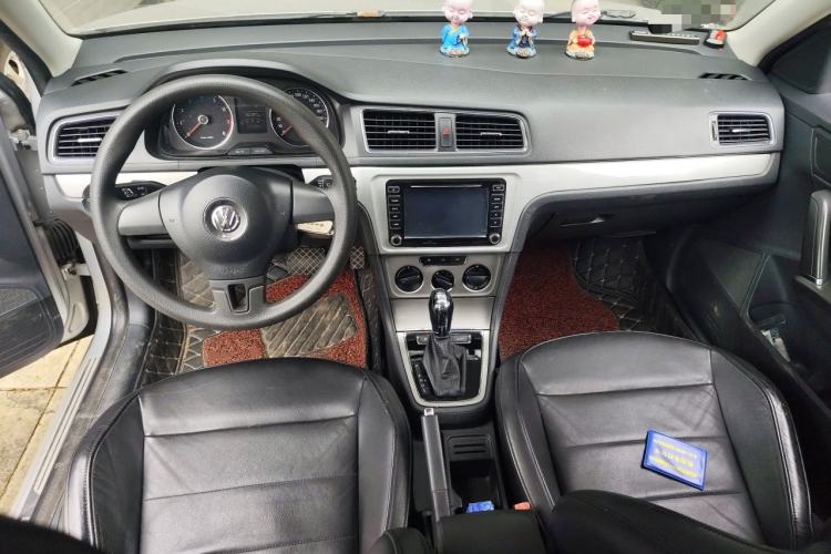 Used Volkswagen Lavida 2013 Restyled Classic 1.6L Automatic Comfort Edition Center Console