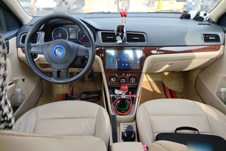 Used Volkswagen Lavida 2013 Revised Version 1.4 TSI Manual Comfort Edition Center Console