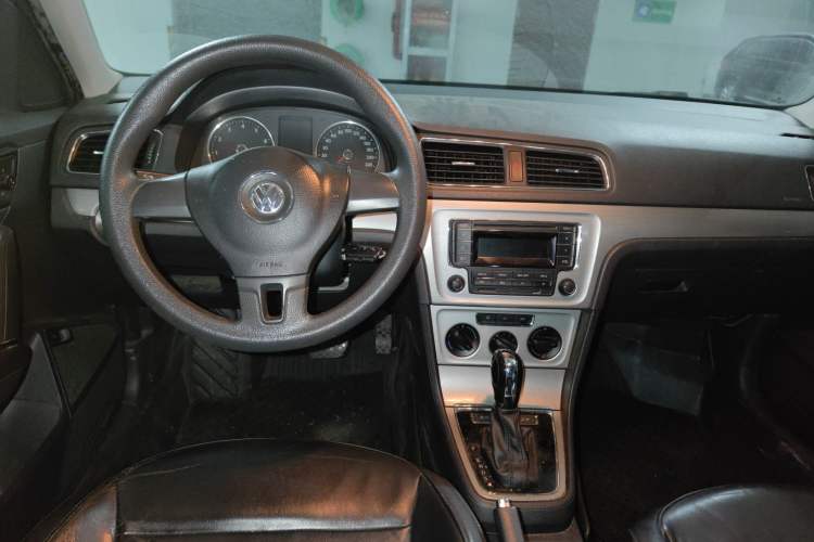 Used Volkswagen Lavida 2013 Revised Version 1.4 TSI DSG Comfort Edition Center Console