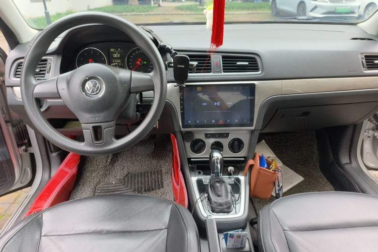Used Volkswagen Lavida 2013 Restyled Classic 1.6L Automatic Comfort Edition Center Console
