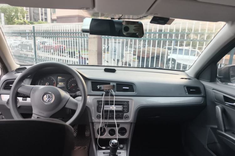Used Volkswagen Lavida 2013 Revised Classic 1.6L Manual Fashion Edition Center Console