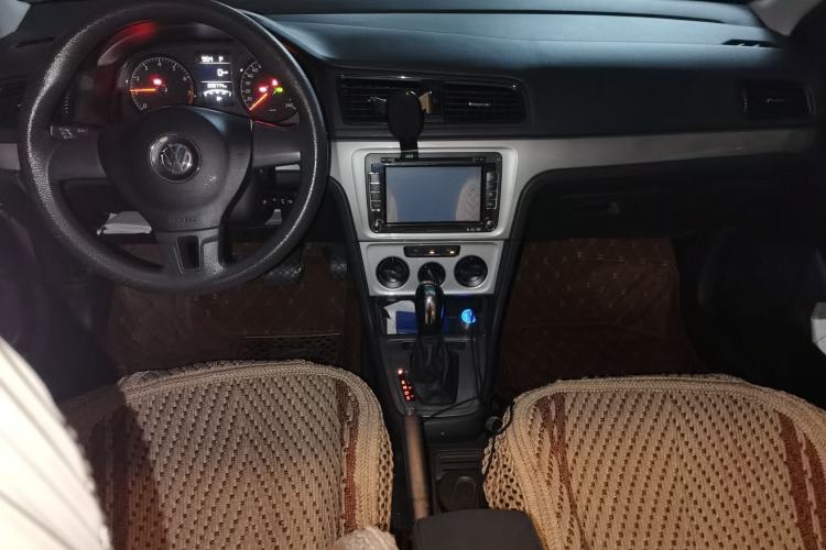 Used Volkswagen Lavida 2013 Revised Classic 1.6L Automatic Fashion Edition Center Console
