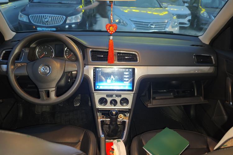 Used Volkswagen Lavida 2013 1.6L Manual Comfort Edition Center Console