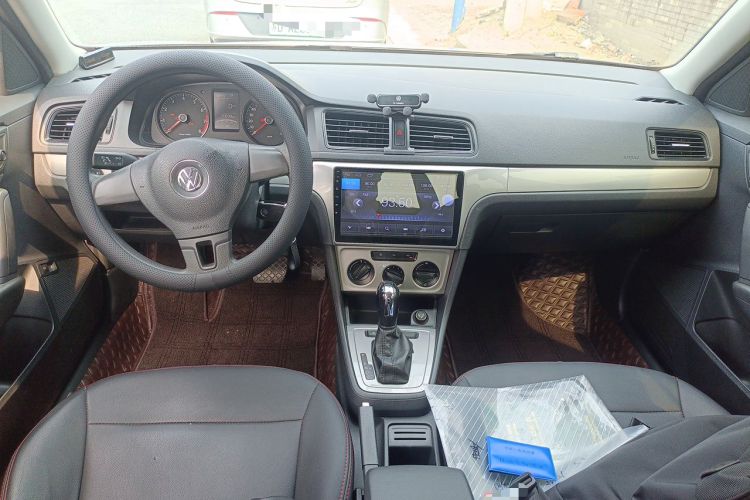 Used Volkswagen Lavida 2013 Revised Classic 1.6L Automatic Fashion Edition Center Console