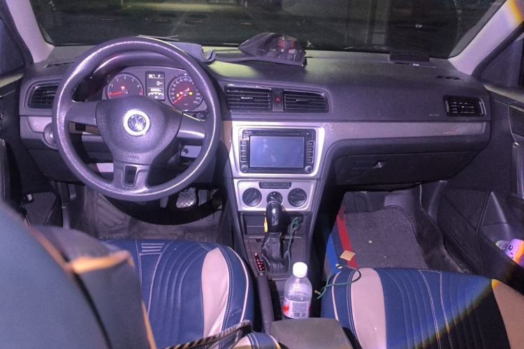 Used Volkswagen Lavida 2013 Revised Classic 1.6L Automatic Fashion Edition Center Console