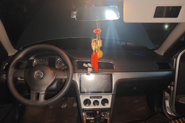 Used Volkswagen Lavida 2013 1.6L Manual Comfort Edition Center Console