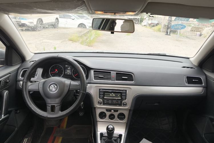 Used Volkswagen Lavida 2013 Restyled Classic 1.6L Manual Comfort Edition Center Console