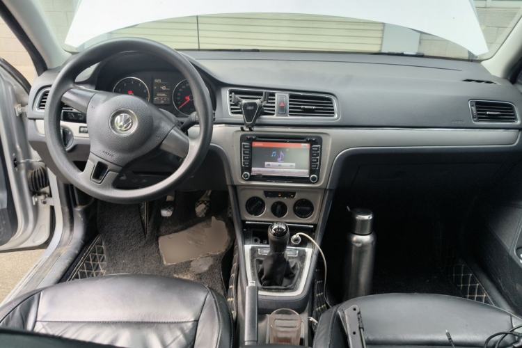 Used Volkswagen Lavida 2013 Revised Version 1.4 TSI Manual Comfort Edition Center Console