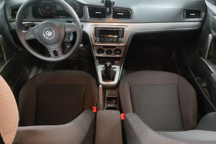 Used Volkswagen Lavida 2013 Revised Classic 1.6L Manual Fashion Edition Center Console