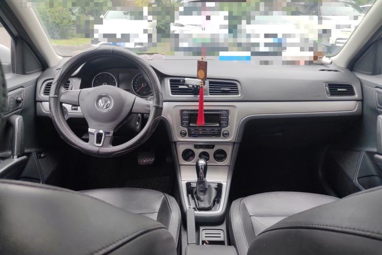 Used Volkswagen Lavida 2013 Restyled Classic 1.6L Automatic Comfort Edition Center Console