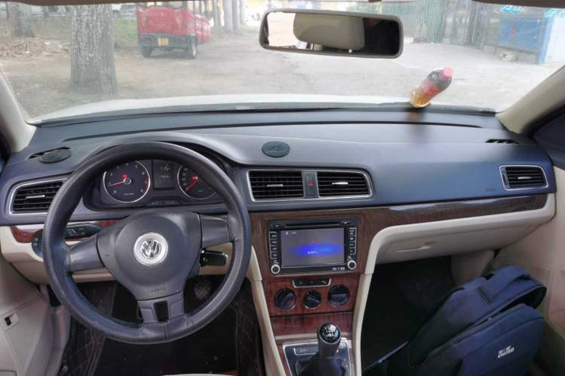 Used Volkswagen Lavida 2013 1.6L Manual Comfort Edition Center Console