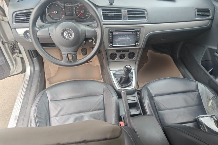 Used Volkswagen Lavida 2013 1.6L Manual Comfort Edition Center Console