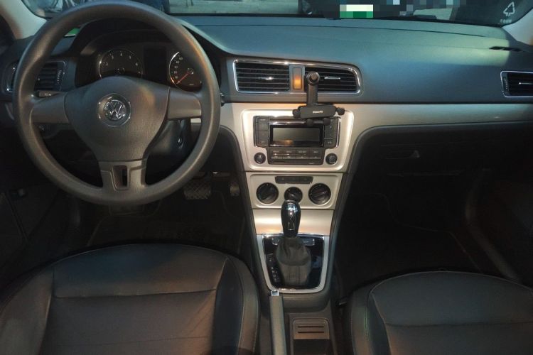 Used Volkswagen Lavida 2013 Restyled Classic 1.6L Automatic Comfort Edition Center Console