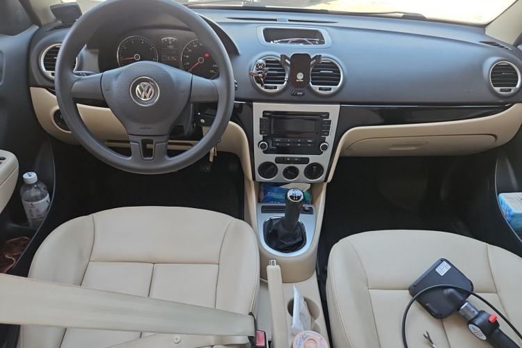 Used Volkswagen Lavida 2013 1.6L Manual Fashion Edition Center Console