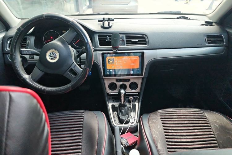 Used Volkswagen Lavida 2013 Restyled Classic 1.6L Automatic Comfort Edition Center Console
