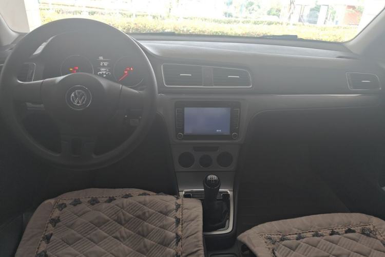 Used Volkswagen Lavida 2013 Restyled Classic 1.6L Manual Comfort Edition Center Console
