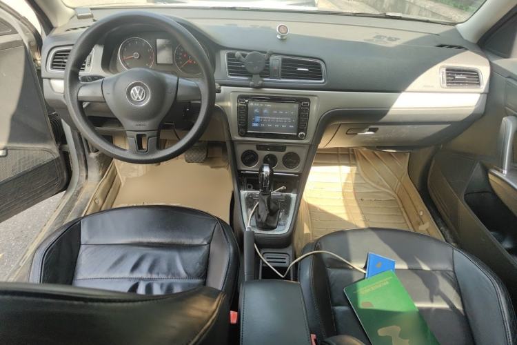 Used Volkswagen Lavida 2013 1.4TSI DSG Comfort Edition Center Console