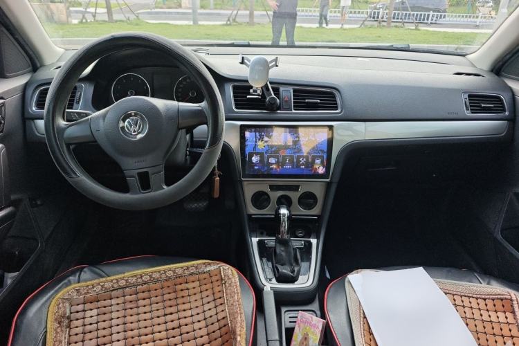 Used Volkswagen Lavida 2013 1.6L Automatic Comfort Edition Center Console