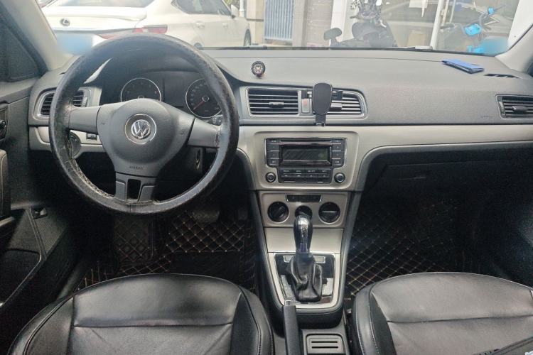 Used Volkswagen Lavida 2013 Restyled Classic 1.6L Automatic Comfort Edition Center Console