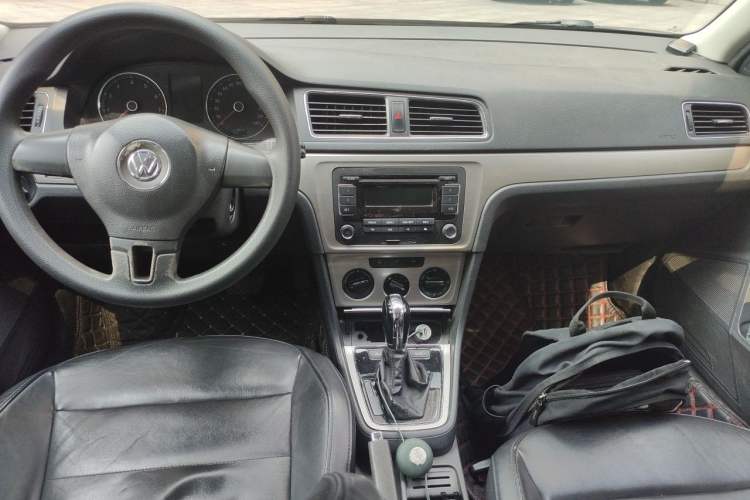 Used Volkswagen Lavida 2013 Revised Version 1.4 TSI DSG Comfort Edition Center Console