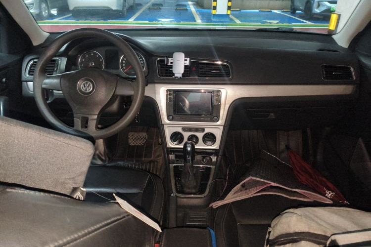 Used Volkswagen Lavida 2013 Restyled Classic 1.6L Automatic Comfort Edition Center Console
