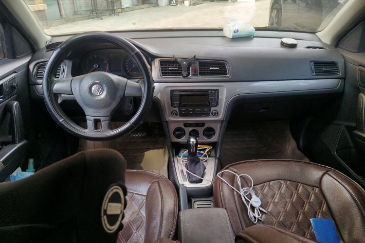Used Volkswagen Lavida 2013 Revised Classic 1.6L Automatic Fashion Edition Center Console