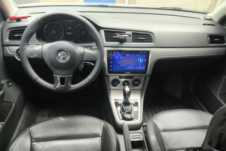 Used Volkswagen Lavida 2013 1.6L Automatic Comfort Edition Center Console