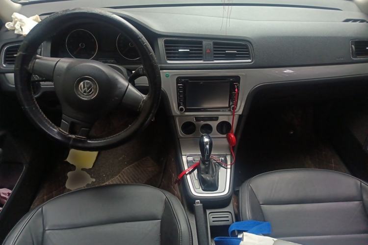 Used Volkswagen Lavida 2013 Restyled Classic 1.6L Automatic Comfort Edition Center Console