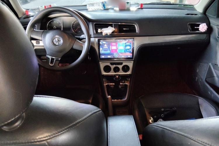 Used Volkswagen Lavida 2013 Restyled Classic 1.6L Manual Comfort Edition Center Console
