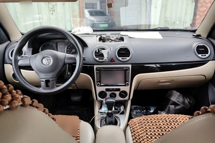 Used Volkswagen Lavida 2013 Classic 1.6L Automatic Fashion Edition Center Console