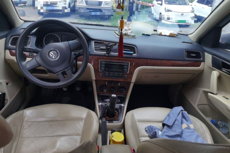 Used Volkswagen Lavida 2013 Restyled Classic 1.6L Manual Comfort Edition Center Console