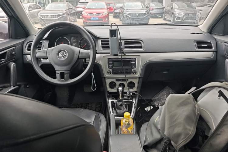 Used Volkswagen Lavida 2013 1.6L Automatic Comfort Edition Center Console