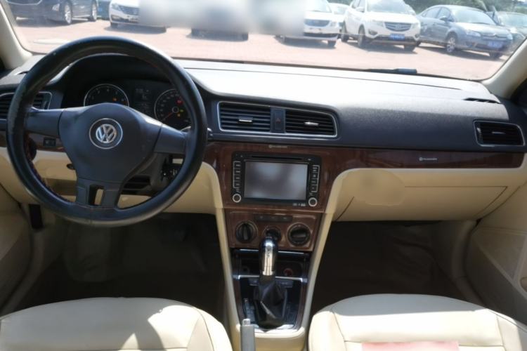 Used Volkswagen Lavida 2013 1.4TSI DSG Comfort Edition Center Console