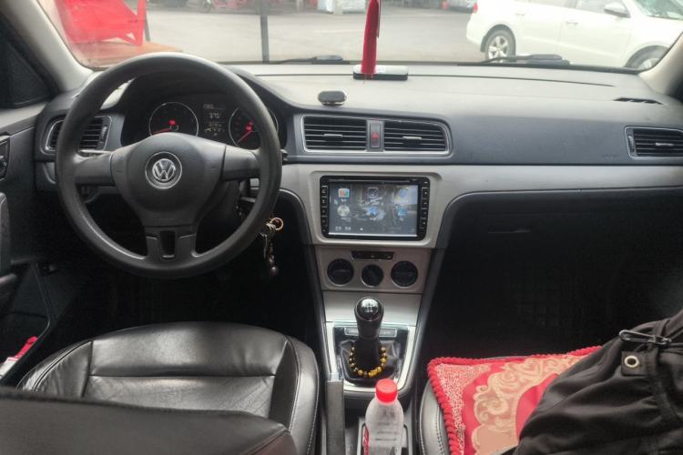 Used Volkswagen Lavida 2013 1.4TSI Manual Comfort Edition Center Console