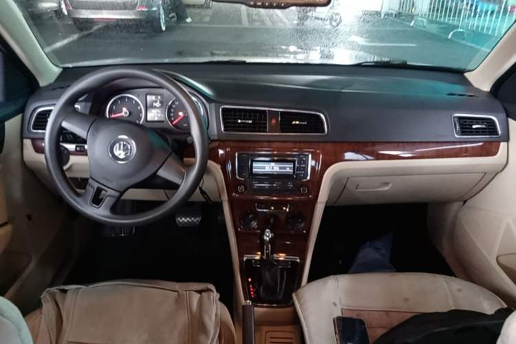 Used Volkswagen Lavida 2013 Restyled Classic 1.6L Automatic Comfort Edition Center Console