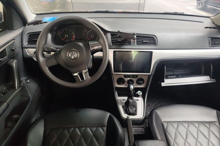 Used Volkswagen Lavida 2013 Revised Classic 1.6L Automatic Fashion Edition Center Console