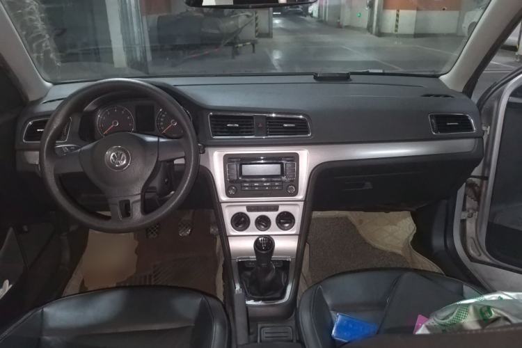 Used Volkswagen Lavida 2013 1.4TSI Manual Comfort Edition Center Console
